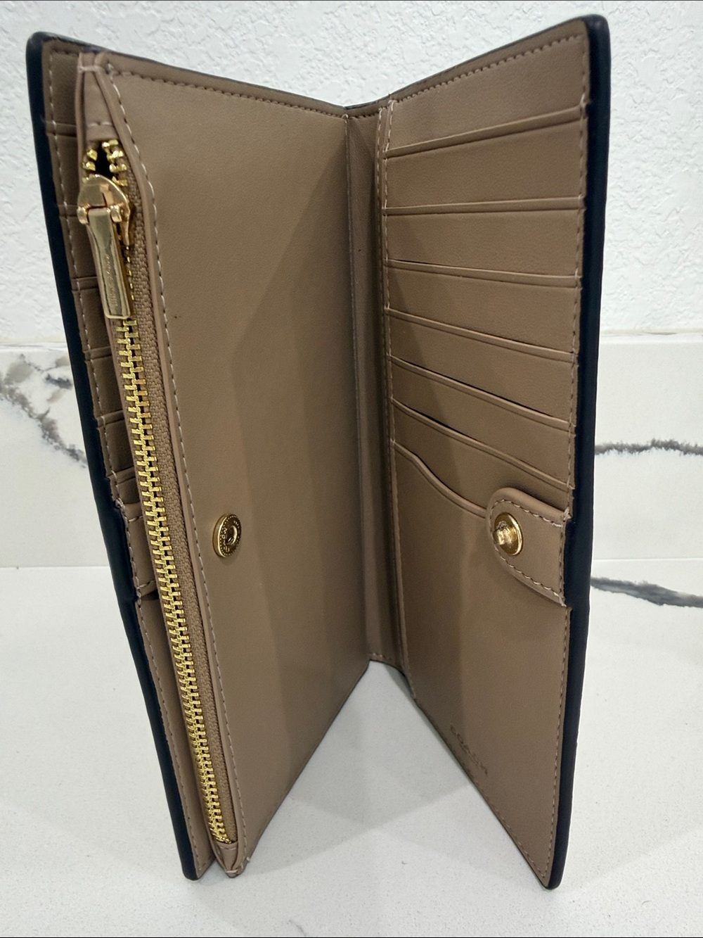 Coach Cream Leather Continental Wallet with Gold Logo - Picture 6 of 6